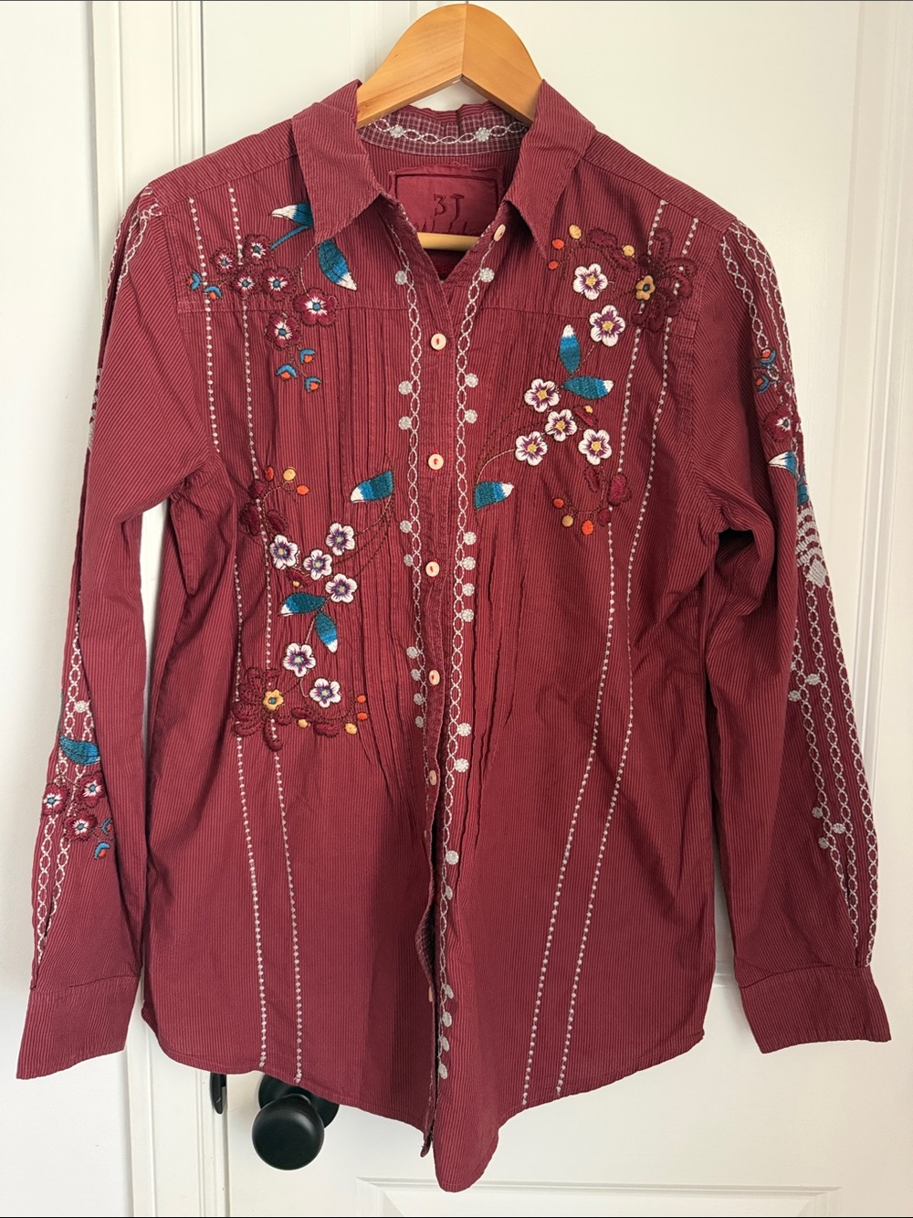 JOHNNY WAS 3J Workshop Burgundy Pinstripe Floral Embroidery Shirt Small S Rodeo